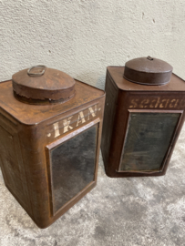 Oude roestbruin metalen lantaarn windlicht kandelaar vintage