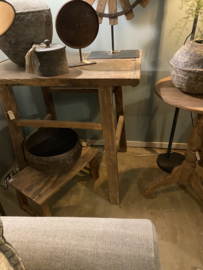 Oude vergrijsd houten haltafel Sidetable tafel tafeltje sideboard landelijk stoer oud hout