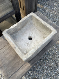 Oude stenen hardstenen wasbak trog schaal kom bak buitenkeuken toilet gootsteen stoer landelijk sober 34 x 29 x H16 cm