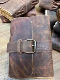 HOFFZ. Notitieboekje S met gesp bruin brown grey grijs  taupe geruwd leren kaft klein