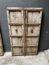 Oude vergrijsd houten Chinese deur deuren poort wand wandje kamerscherm Roomdivider  poorten wandpaneel decoratie renovatie Luiken Wandpaneel tafel tafelblad luik paneel stoer landelijk met origineel oud beslag