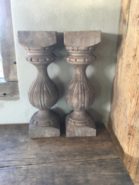 Vergrijsd houten baluster balusters console taupe hout pilaar sokkel landelijk stoer sober rustiek