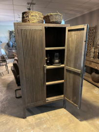 Prachtige grote vergrijsd houten 2 deurs kast met legplanken 190 x 100 x 45 cm legkast klerenkast linnenkast keukenkast landelijk stoer