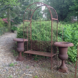 Smeedijzeren liefdesbankje tuinbank tuinbankje landelijk loveseat rozenboog pergola