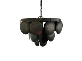 Stoere ijzeren lamp 50 cm oud zwart schijfjes lamp hanglamp schelpen schelpjes landelijk stoer industrieel Schijfjeslamp