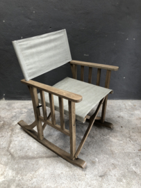 Stoere schommelstoel stoel fauteuil beige klapstoeltje landelijk grijs lichtgrijs grey houten frame linnen stoffen zitting