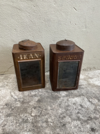 Oude roestbruin metalen lantaarn windlicht kandelaar vintage