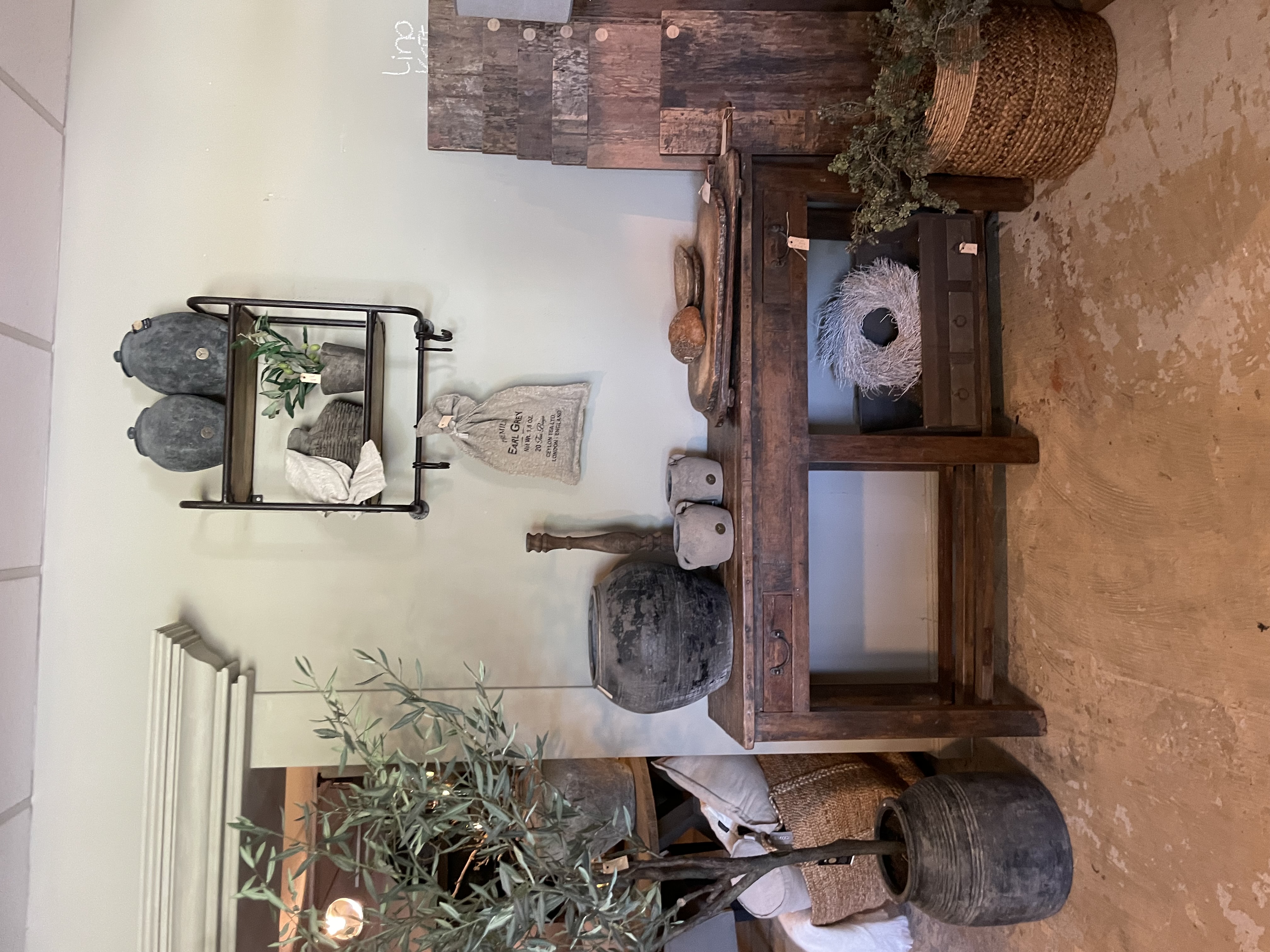 Oud doorleefd houten sidetable wandtafel halkastje landelijk stoer vintage industrieel ladekast ladekastje
