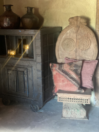 Hele gave unieke oude houten stoel tempel vintage kolom zuil sokkel Oosters landelijk
