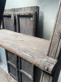 Stoere stevige originele oud doorleefd vergrijsd houten trap ladder rechte steektrap vide vliering zolder kelder opkamer kast landelijk rek schap zoldertrap boerderij industrieel stoer 263 x 65 cm