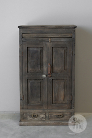 Geweldig gaaf oud vergrijsd houten kast kastje met 2 deurtjes landelijk stoer vintage industrieel hal kastje keukenkastje schoenen
