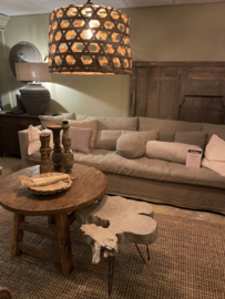Hele stoere robuuste ronde grof houten salontafel bijzettafel rond hout nerf stoer landelijk