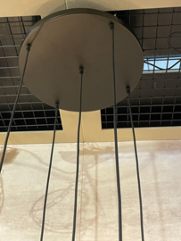 Prachtige grote hanglamp lamp hotel chiq chique rakel bestaande  uit 5 glazen kappen rond model