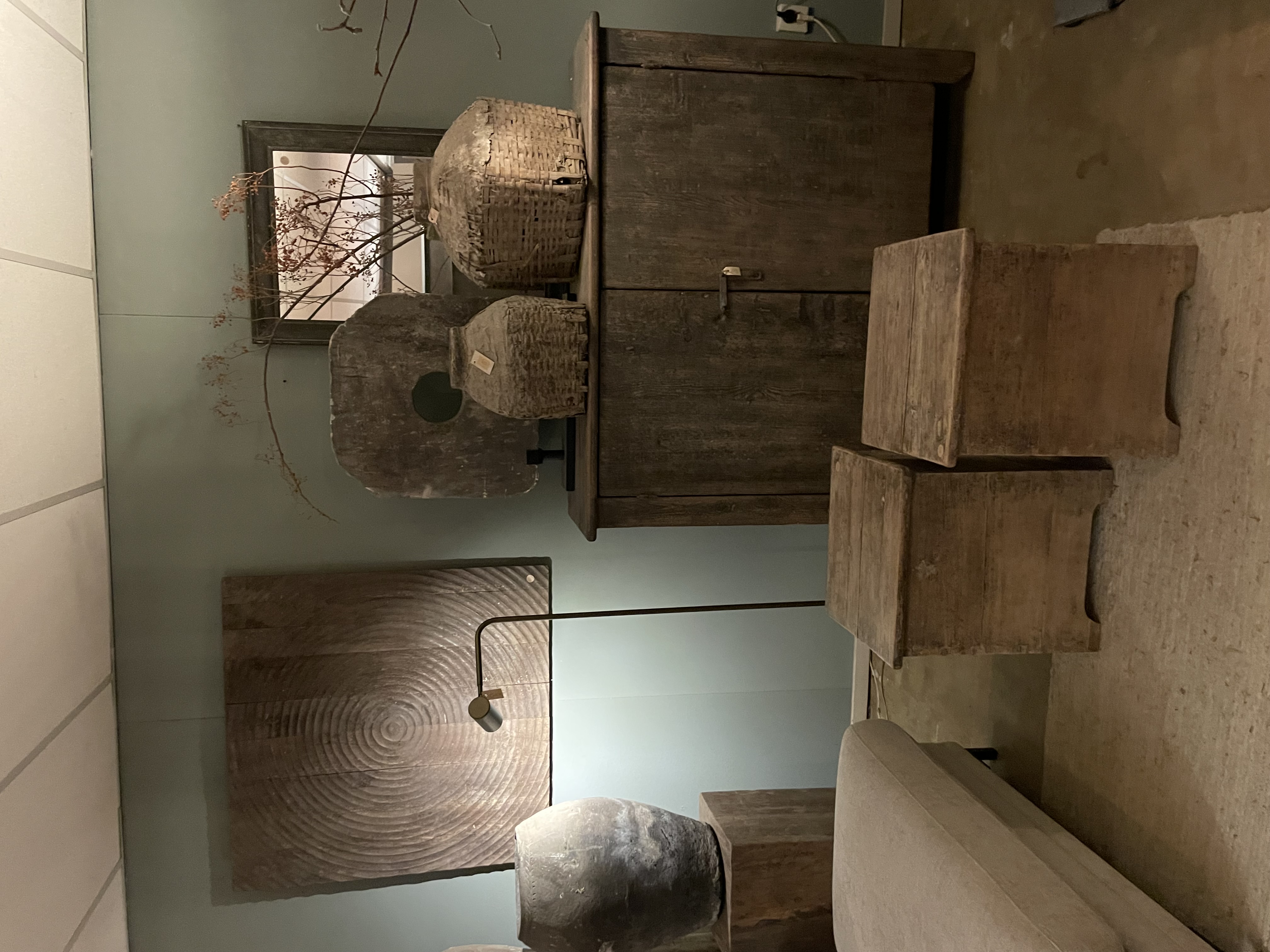 Prachtige oude doorleefd houten kist kisten stoer kruk bijzettafel salontafel robuust sober bijzettafel bijzettafeltje