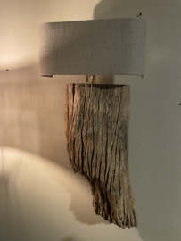 Prachtige stoere oud vergrijsd houten wandlamp landelijk  stronk