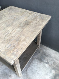 Stoere vergrijsd houten tafel 93 x 88 x H90 cm verkooptafel hoektafel bijzettafel landelijk stoer metalen studs