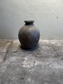 Prachtige vergrijsd antieke claypot Nepal kruik stenen vaas pot landelijk stoer sober vintage 57 x 40 cm