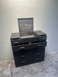 Stoer landelijk oud vegrijsd houten kast kastje desk buro toonbank dressoir commode ladekast Sidetable wandtafel commode met klepje
