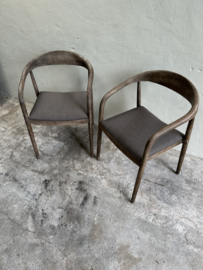 Vergrijsd houten stoel met stoffen zitting armstoel stoelen eetkamerstoelen met armleuning landelijk modern strak rond