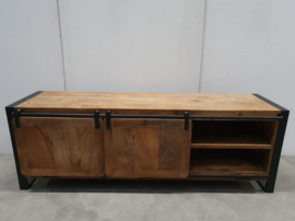 Houten televisiekast tvmeubel schuifdeuren sideboard sidetable kast hout houten metaal metalen dressoir landelijk industrieel vintage