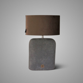 Stoere grijs grijze betonnen lamp Brynxz lampenvoet envelop majestic vintage landelijk stoer