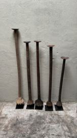 Oude houten kandelaar vloerkandelaar buttermaker landelijk stoer vintage