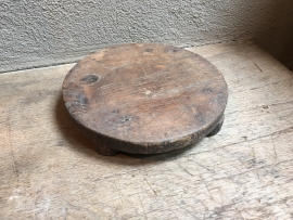 Oude houten roti plank kaasplank rond onderzetters japatti landelijk stoer robuust hout chapati