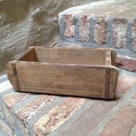Oud houten bakje schaal schaaltje mal baksteenmal brickmal landelijk vintage industrieel vakkenbak brocant