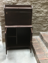 Industrieel oud metalen desk buro bureau vintage kinder kinderkamer werkbank kast landelijk metaal bruin metalen wandkast werkplek