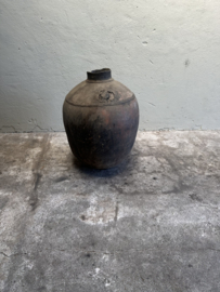 Prachtige vergrijsd antieke claypot Nepal kruik stenen vaas pot landelijk stoer sober vintage 68 x 46 cm