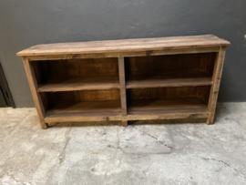 Oud houten dressoir wandmeubel wandkast sidetable sideboard toonbank landelijk stoer robuust industrieel