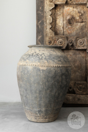 Prachtige grote oude stenen kruik pot vaas grijs beige H65 x 48 cm landelijk sober