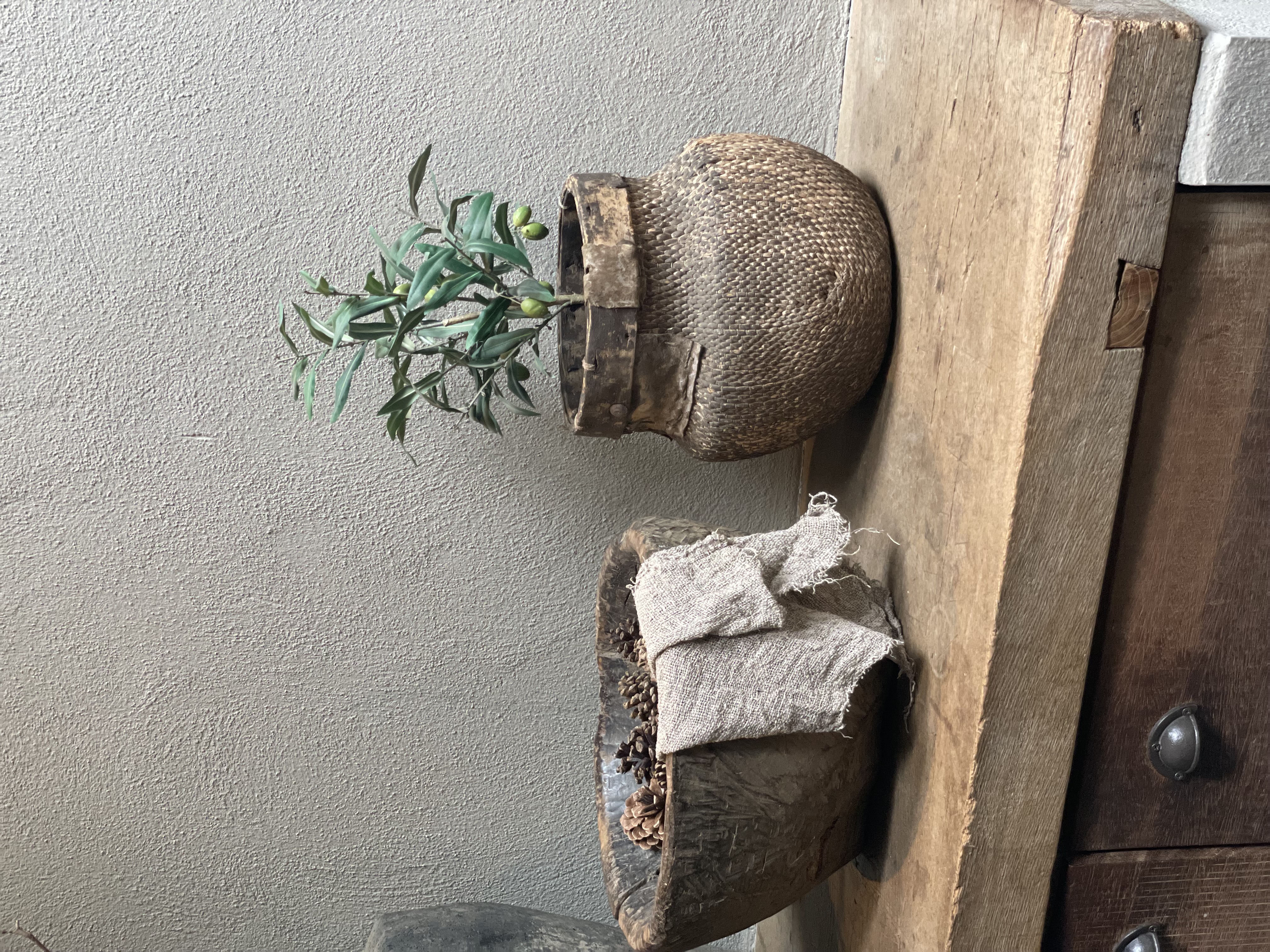 Hele stoere oude doorleefde mand Chinese plukmand rijstmand vaas kruik pot bloempot ompot landelijk vintage