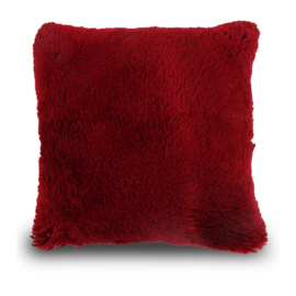 Kussen lamsvacht vacht kort bordeaux rood inclusief vulling 50 x 50 cm