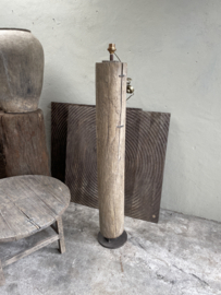 Stoere houten boomstam lampenvoet lamp staande vloerlamp landelijk stoer robuust