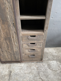 Stoere oud houten kast  met schuifdeur en 4 lades 121 x 87 x 46 cm keukenkast oud hout landelijk stoer industrieel