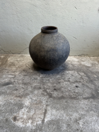 Prachtige vergrijsd antieke claypot Nepal kruik stenen vaas pot landelijk stoer sober vintage 46 x 41 cm