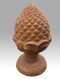Groot gietijzeren pineapple eikel dennenappel ornament tuinornament beeld gietijzer roest tuinbeeld landelijk