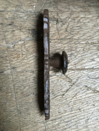Gietijzeren deurknop langwerpig greep greepje handvat handgreepje gietijzer bruin landelijk deurknopje