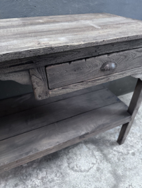 Vergrijsd houten tafel sidetable werkbank legplanken keukenblok kookeiland keukeneiland landelijk stoer wastafel wastafelmeubel commode dressoir sidetable keukenelement badkamer toilet wandmeubel landelijk stoer  uniek