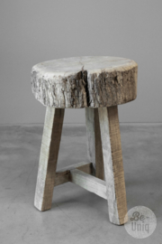 Gave oude houten kruk krukje krukjes landelijk stoer hakblok tafeltje bijzettafeltje