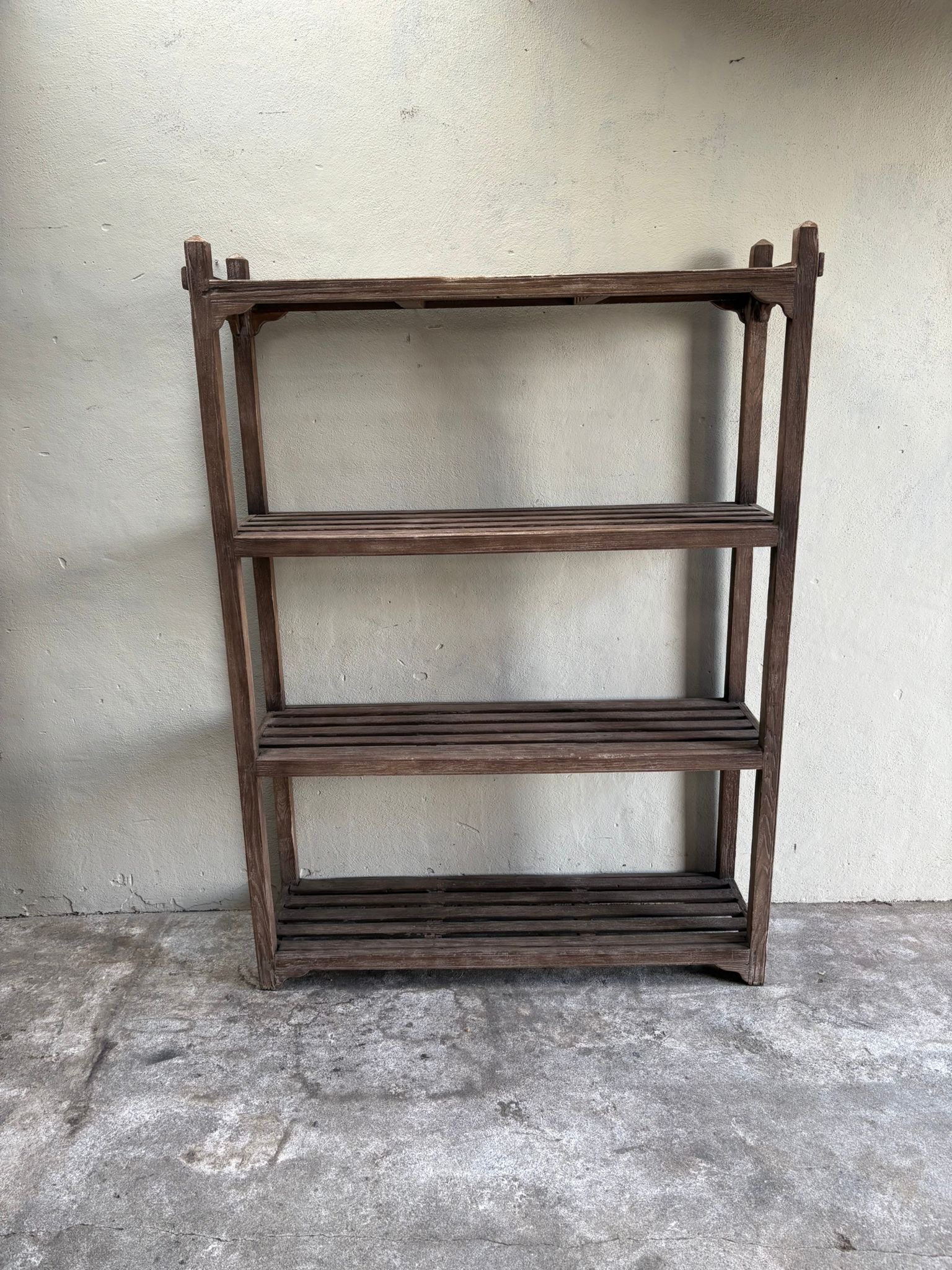 Groot oud vergrijsd doorleefd houten rek kast boekenkast legkast landelijk stoer authentiek H190 x B140 x D40 cm