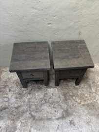 Oud vergrijsd houten kastje nachtkastje nachtkastjes hout ladekastje ladekastjes kastjes tafel tafeltje halkastje landelijk bijzettafel bijzettafeltje