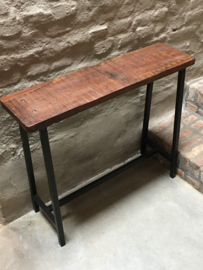 Ijzeren consoletable tafel met houten blad schoolbankje sidetable werkbank industrieel vintage landelijk tafel