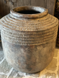 Grote robuust stenen aardewerk kruik pot vaas bloempot bloembak steen grijs bruin landelijk stoer