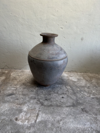 Prachtige vergrijsd antieke claypot Nepal kruik stenen vaas pot landelijk stoer sober vintage 73 x 51 cm