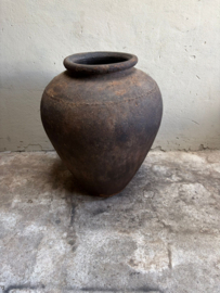 Prachtige authenthieke stoere grijs bruine donkere grote stenen kruik pot vaas olijfkruik bruin grijs H81 x D65 cm
