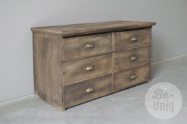 Oude doorleefd houten ladekast kast kastje H56 x B95 x D43 cm dressoir commode sidetable lades laden landelijk stoer opzet halkastje bankje