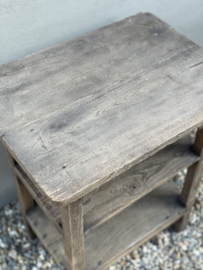 Oude vergrijsd houten tafel tafeltje bijzettafeltje bijzettafel haltafeltje rek schap plantentafeltje landelijk stoer