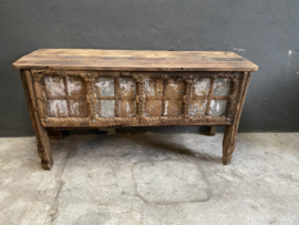 Oude stoere landelijke houten sidetable wandtafel toonbank bar bartafel counter balie origineel old table 150 x 50 x H77 cm sideboard ruw oud hout